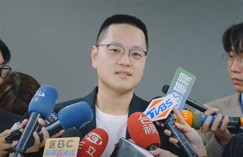 【有影】賴清德為坐姿動怒 柯辦酸非重點：板凳坐1 3就比較會治國？