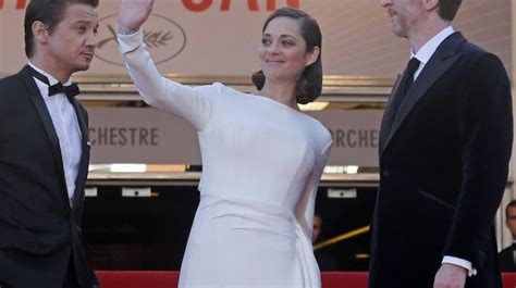 Festival De Cannes Marion Cotillard En Sobre Robe Blanche Pour The