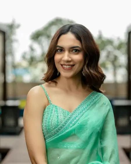 Ritu Varma Latest Hot Pics And Photo In Saree