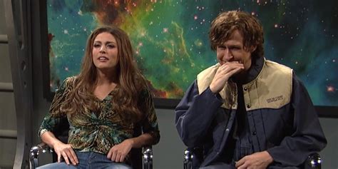 Ryan Gosling Giggles His Way Through 'SNL' Skit