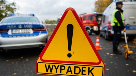 Wypadek na DK 11 koło Kliszna Nie żyją dwie osoby droga zablokowana