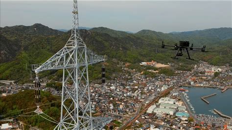 日本一高い送電鉄塔にかかる海峡横断部の送電線点検