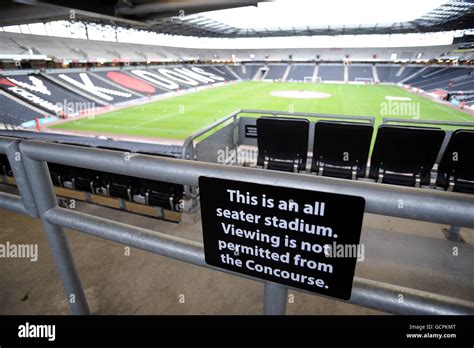 Football Mkdons Dons Dons Mk Dons Stade Au Sol Mk Datacoapplies Banque