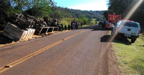 G Motorista Morre Preso S Ferragens Ap S Carreta Tombar Na Pr