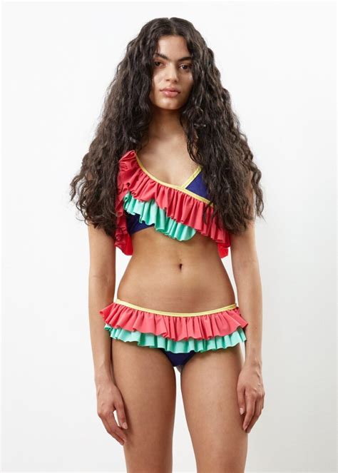 Hot Sexy Emily Watson Bikini Pics