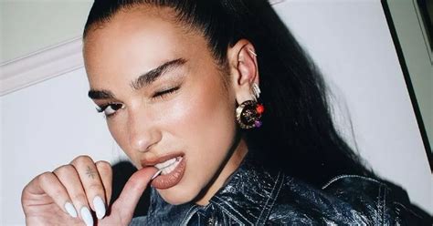 Dua Lipa Just Debuted A New Beauty Look Featuring Barely There Eyebrows Ok Magazine