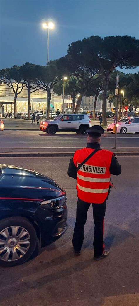 Roma Controlli Alla Stazione Termini E All Esquilino 13 Arresti