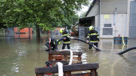 Unwetter Alarm in Österreich und Kroatien Überflutung Schlammlawinen