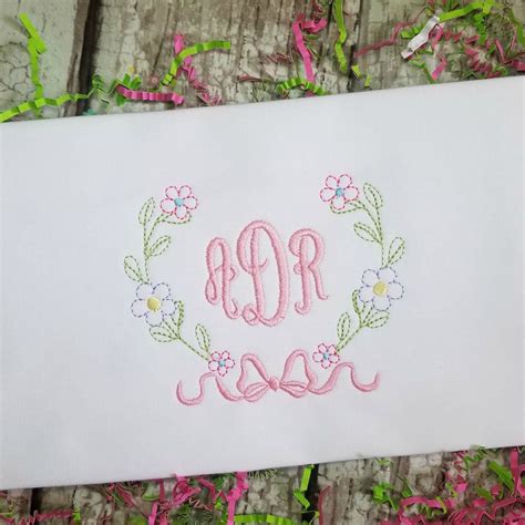 Vintage Laurel Monogram Frame Machine Embroidery Design Floral