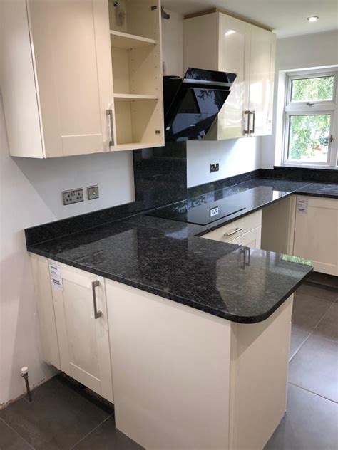 30mm Steel Grey Granite Kitchen Installation Medusa Stone