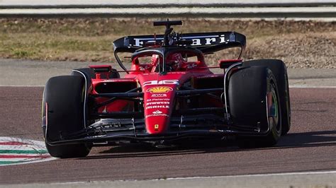 Escudería Ferrari presenta su nuevo auto para la próxima temporada de