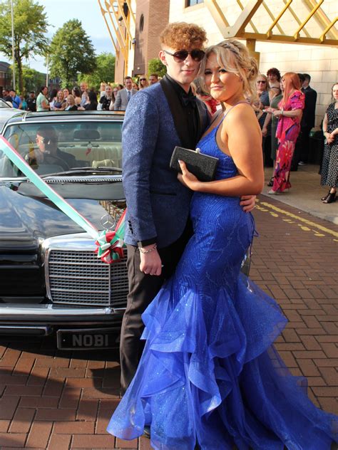 Students react as prom hair trends shift toward natural looks 3