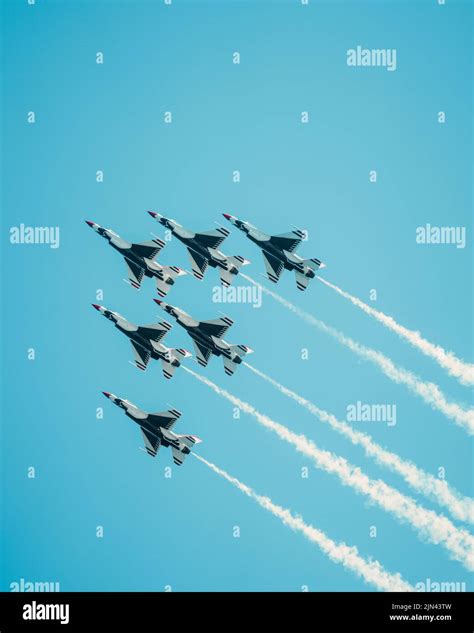 Fighter jets flying in formation at the Fort Lauderdale air show in ...