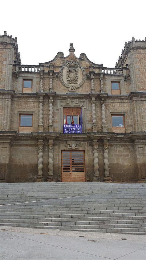 Miranda De Arga Palacio De Los Colomo Actual Ayuntamiento Mansions