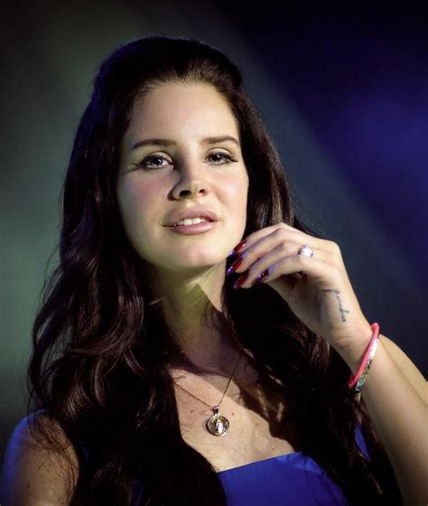 Lana Del Rey Performing In Prague Czech Republic For The Paradise Tour