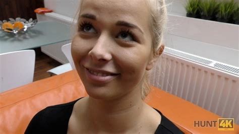 HUNT K Hunter Catches The Right Moment To Seduce Teen Blonde XHamster