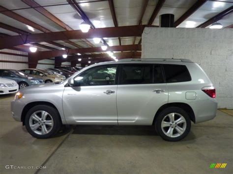 Classic Silver Metallic Toyota Highlander Limited Wd