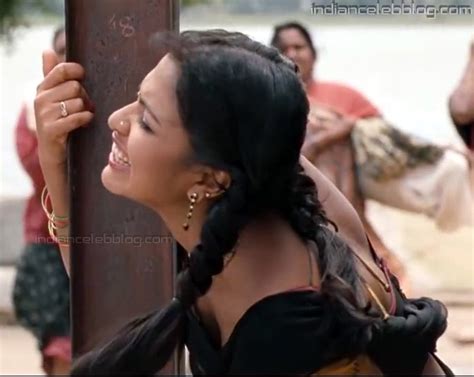 Amala Paul Kollywood Actress Vs3 2 Hot Half Saree Hd Caps Indiancelebblog