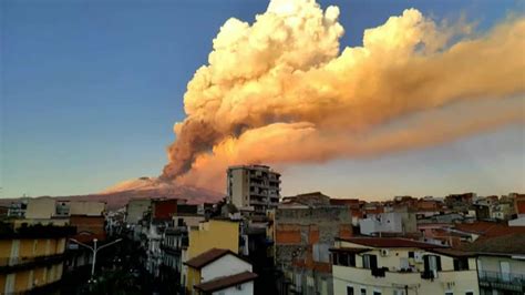 El Etna en erupción obliga al cierre del aeropuerto de Catania Hoy