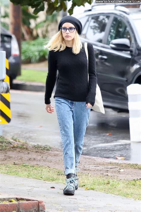 Emma Robert No Source Celebrity Posing Hot Sexy Babe Beautiful Famous And Nude