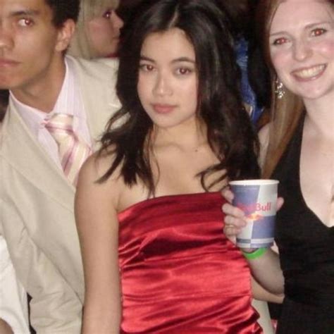 6 Hot Sexy Kimie Tsukahoin Bikini Pics