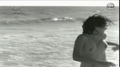 Naked Helena Ramos in O Seqüestro