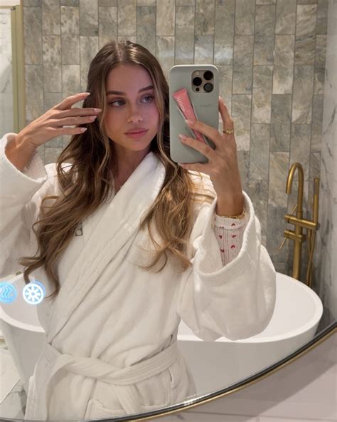 Hailey Grice: Your Softcore GF (OnlyFans Review) | fanscribers.com
