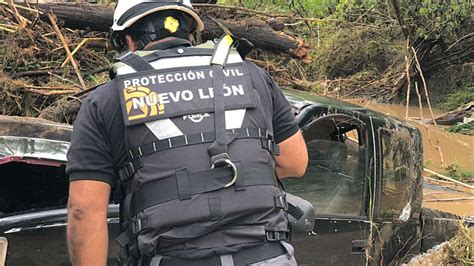 Corriente Arrastra Camioneta Con Familia Y Mueren Cuatro En Cadereyta