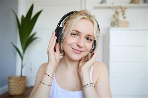 Concept De Gens Et De Style De Vie De Près D une Belle Femme Blonde