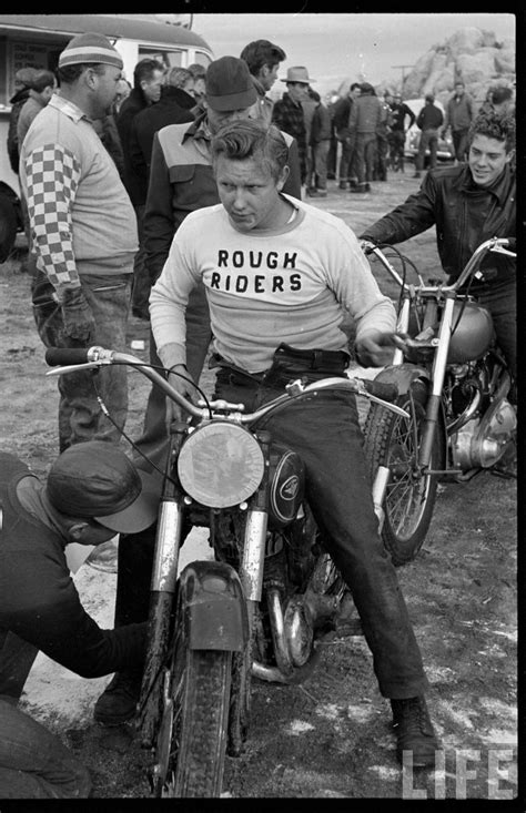 Her Majesty’s Thunder: Vintage Photos of Motorcycle Racing