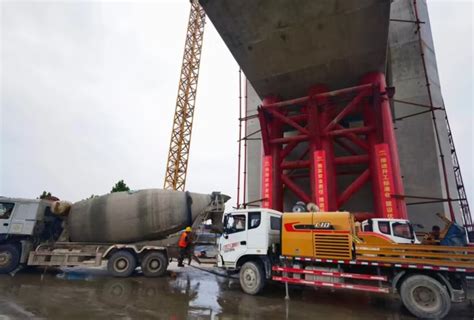 江苏省交通运输厅门户网站 铁路建设 北沿江高铁跨引江河斜拉桥首座主塔封顶