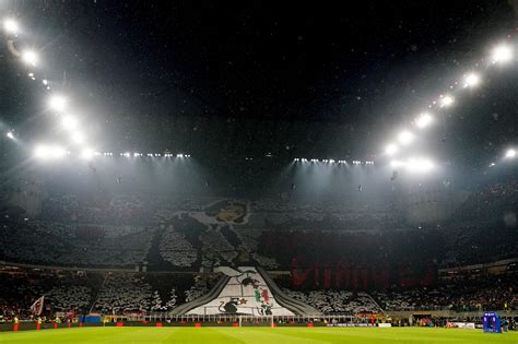 Milan Inter coreografie da grande derby San Siro è uno spettacolo