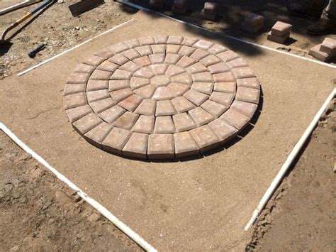 Building a circle shaped concrete paver patio. By Carefree Landscapes ...