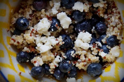 Pikant fruchtiger Blaubeer Ziegenkäse Quinoa Salat Rezept kochbar de