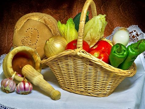 Собирать пазлы онлайн - Овощи в корзине