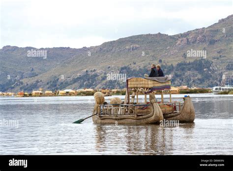 Reed Boot Uros Titicaca Schwimmenden Inseln Peru Fotos Und