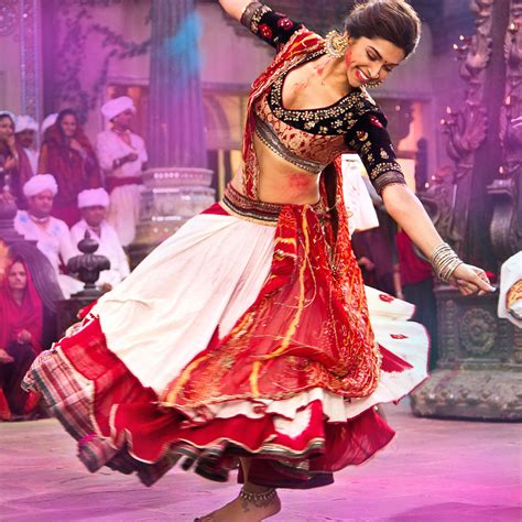 Deepika Padukone Blanco Lehenga En Ram Leela