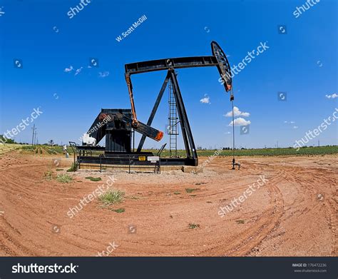 Oil Well Pumper Room Your Type Foto de stock 176472236 | Shutterstock
