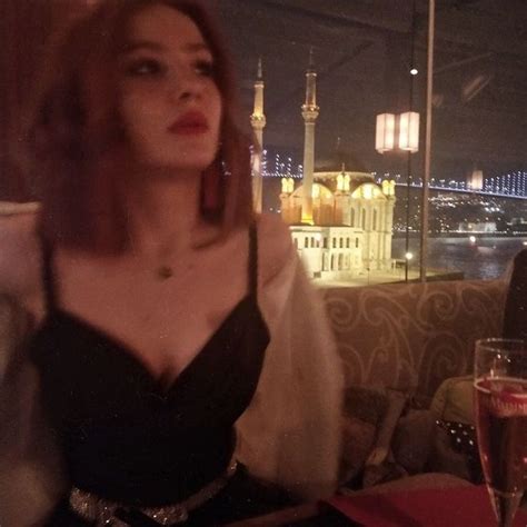 Pin by الســـوريـــهہــﮯ on رمزيات بنات Blonde hair girl Beautiful girl makeup Red hair inspo