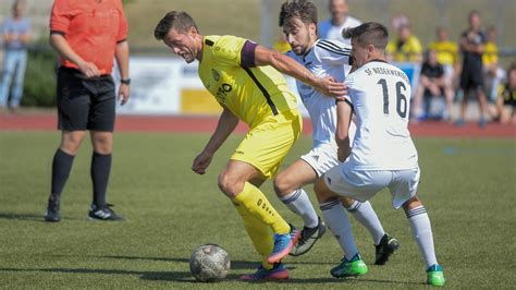 Gsv Moers Steht Beim Tabellendritten Vor Einer Hohen H Rde