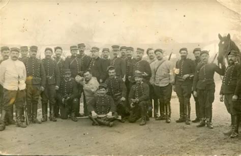 Militaire Carte Photo De Soldats Du Ou Me R Giment Avec Un