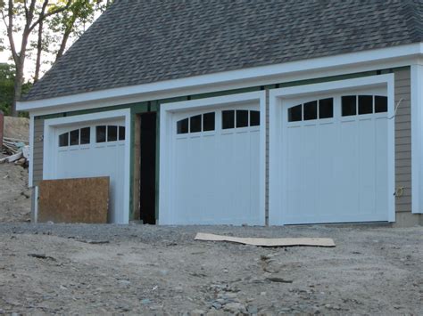 Chiohd Model 5332a Steel Carriage House Style Garage Doors In White