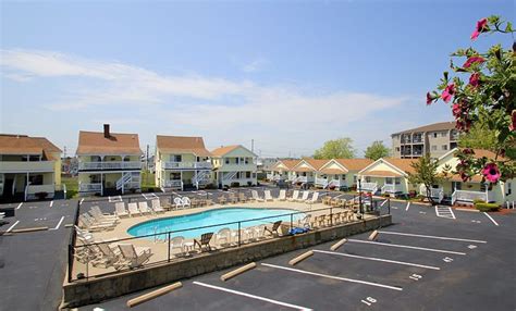 Hampton Beach Hotel with Heated Swimming Pool