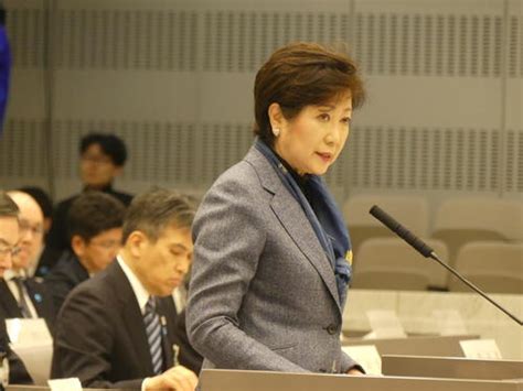 都議会自民が小池都知事のマラソン表彰式態度に苦言 社会 日刊スポーツ