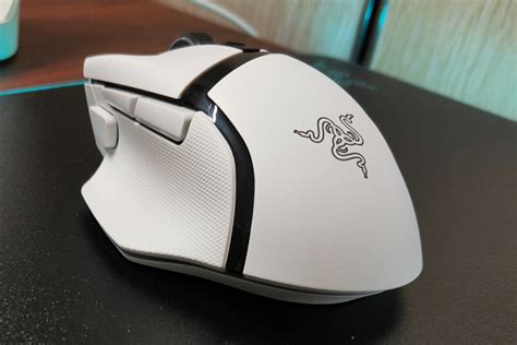 Razer 『basilisk V3 Pro White Edition』 画像など ～個性的なカラーリングになった多機能ワイヤレスゲーミング