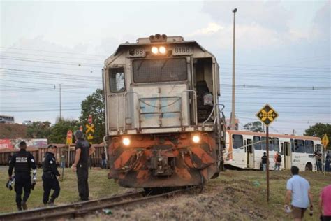 Vídeo Flagra Exato Momento Em Que Trem Bate Em ônibus No Sia Brasil