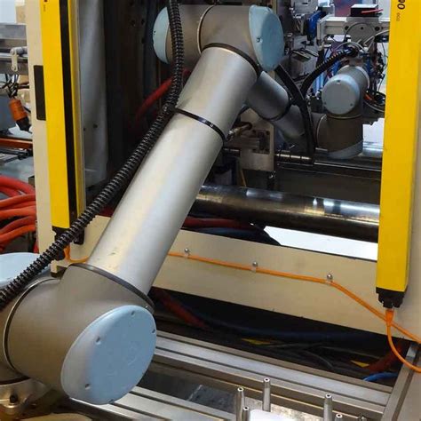 Ur Robots Speed Up In Mold Labelling Process