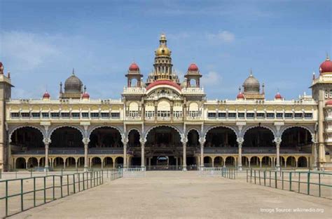 Mysore Palace: An Authentic Sneak Peak of the Wodeyar Dynasty