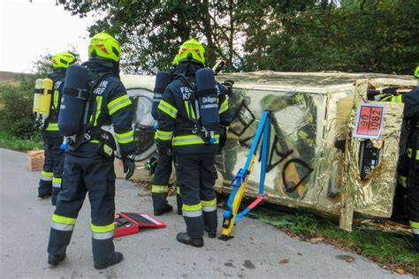 Bung Pkw Unfall Mit Personenbergung Freiwillige Feuerwehr Kronstorf