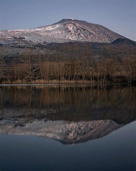 La Magia Dell Etna Vista Dal Lago Gurrida Subito Dopo Il Tramonto